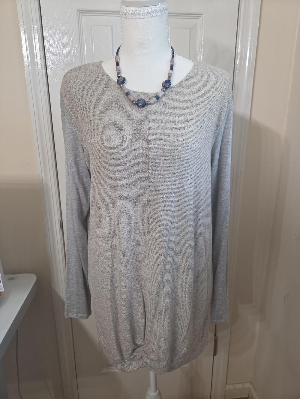 Light Gray Colorblock Women's Long-Sleeve Knit Top